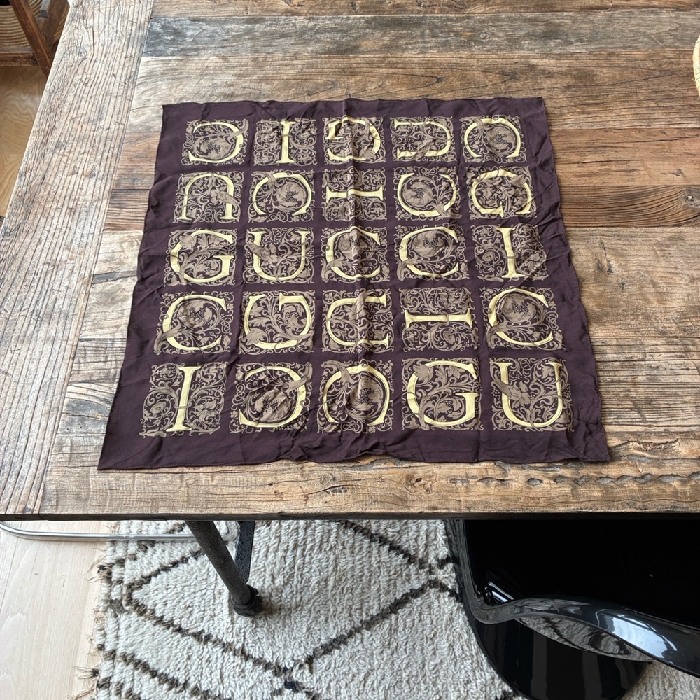 Gucci Brown and Gold Baroque Silk Scarf New in Box - Picture 2 of 2